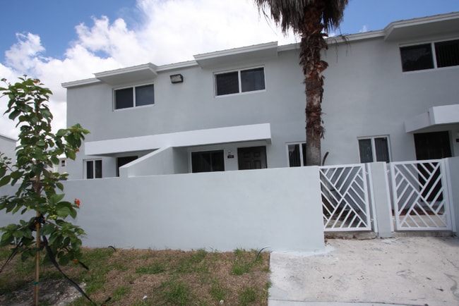 Building Photo - 479 NW 19th St