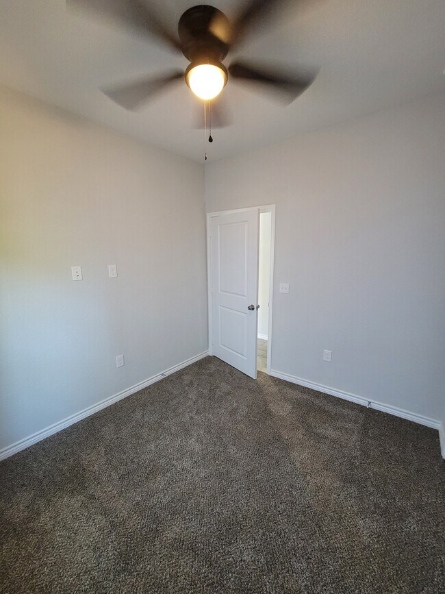 Building Photo - 11750 White Cedar St