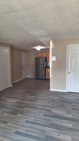 Building Photo - 5 Kenmar Dr