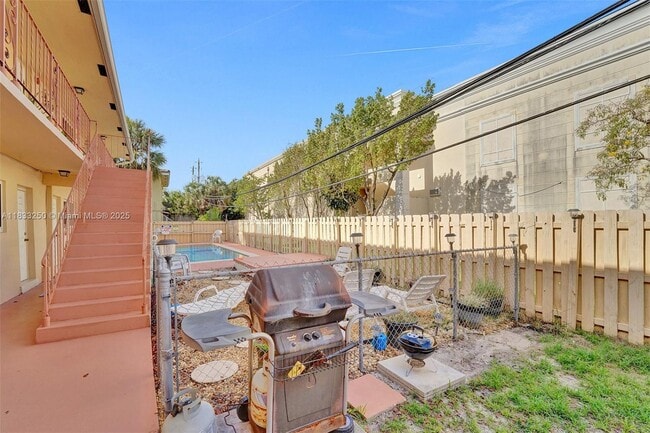 Building Photo - 2909 Middle River Dr
