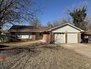 Building Photo - 3812 Oakcliff Dr