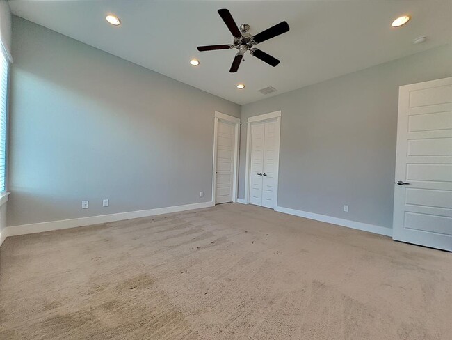 Building Photo - 418 Yale Oaks Ln