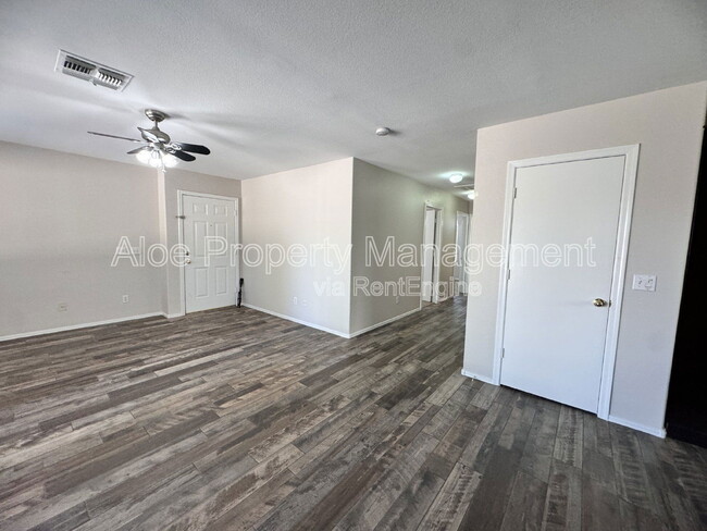 Building Photo - 9138 W Ross Ave