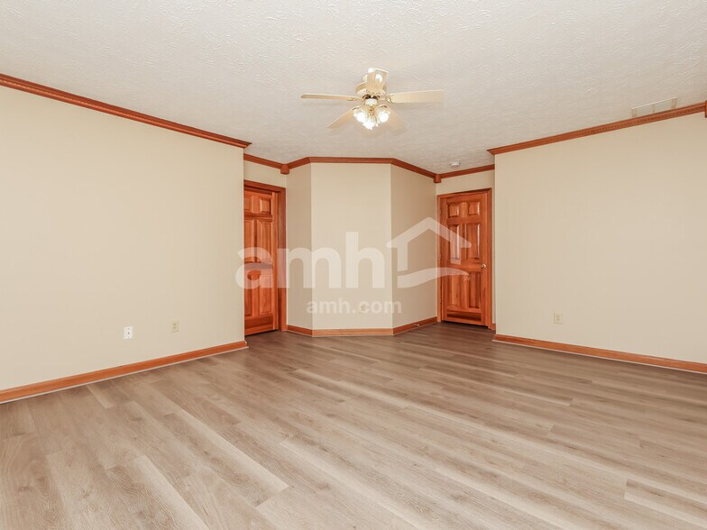 Building Photo - 2630 Alexander Ct
