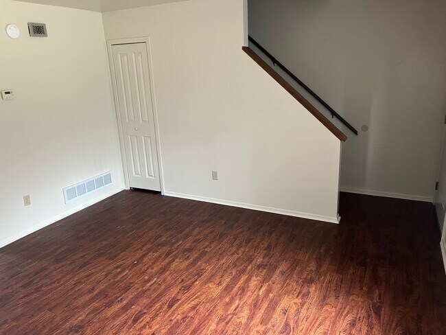 Building Photo - 240 Collier Dr