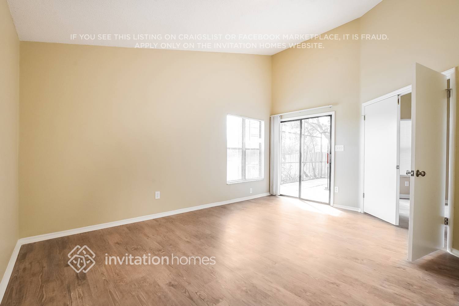 Building Photo - 242 Lakebreeze Cir