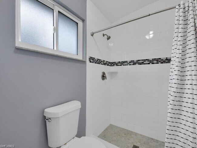 Building Photo - 260 12th St SE