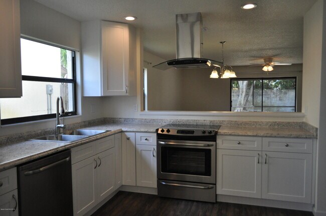 Building Photo - 165 Seawind Dr