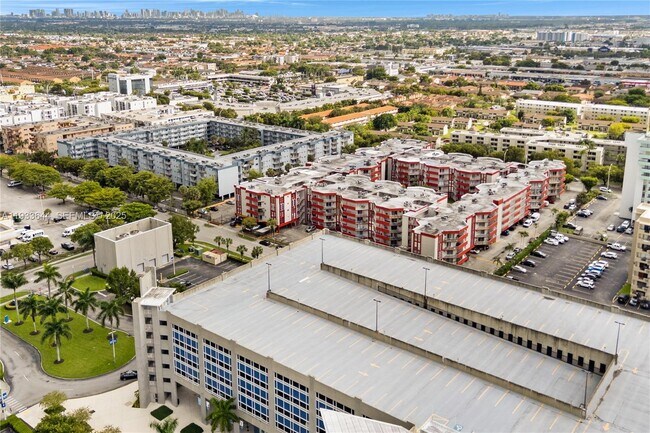 Building Photo - 1750 W 46th St