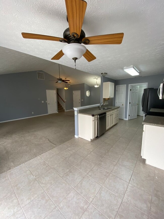 Building Photo - Spacious 4-Bedroom  home for Rent in Fairb...