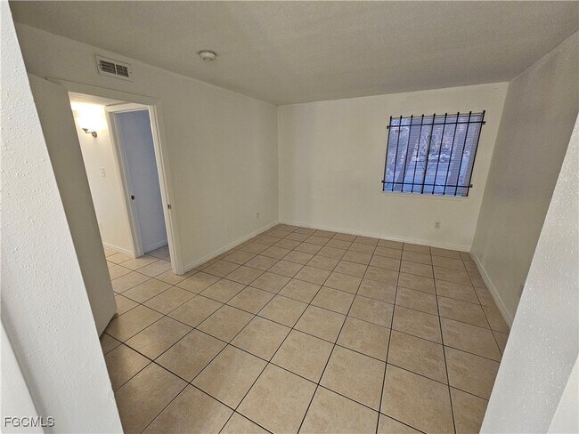 Building Photo - 2885 Winkler Ave