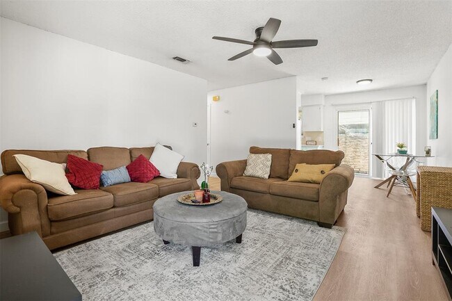 Building Photo - 8603 Woodstone Dr
