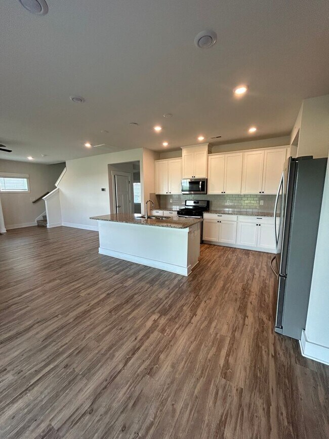 Building Photo - 114 Pewter Cir