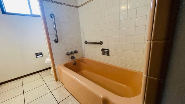 Building Photo - Westside 3 Bedroom 1.75 Bath