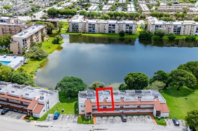 Building Photo - 8875b Fontainebleau Blvd