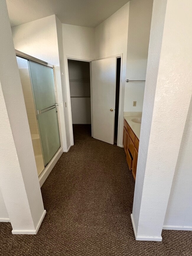 Building Photo - Weston Ranch 4 Bedroom 3 Bathroom Home