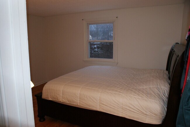 Building Photo - 250 Spring Cir