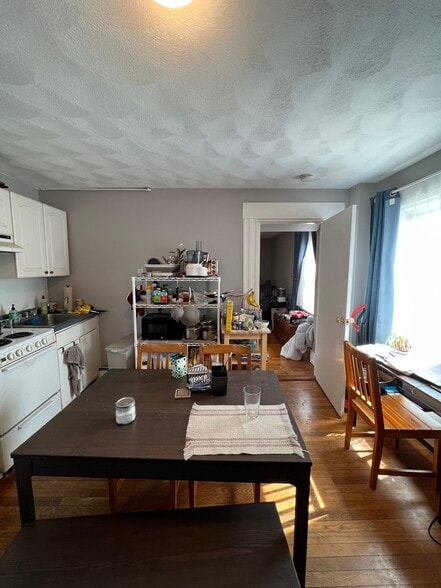 Building Photo - 639 Somerville Ave