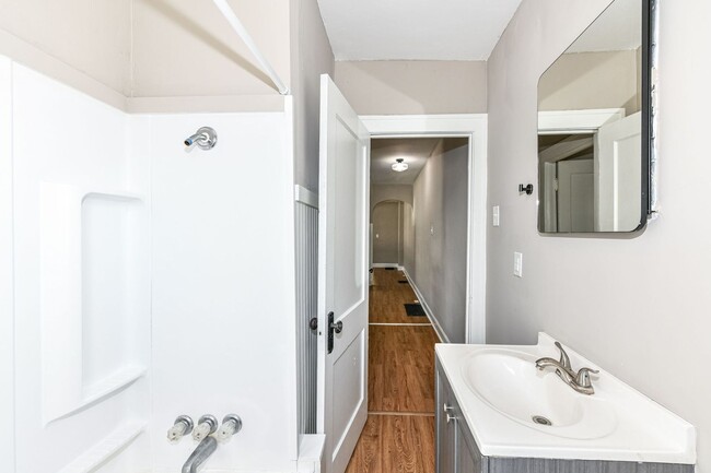 Building Photo - 802 N Denny St