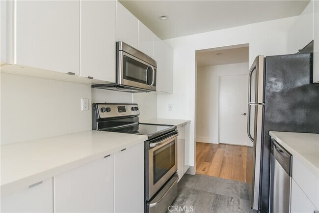 Building Photo - 811 6th St