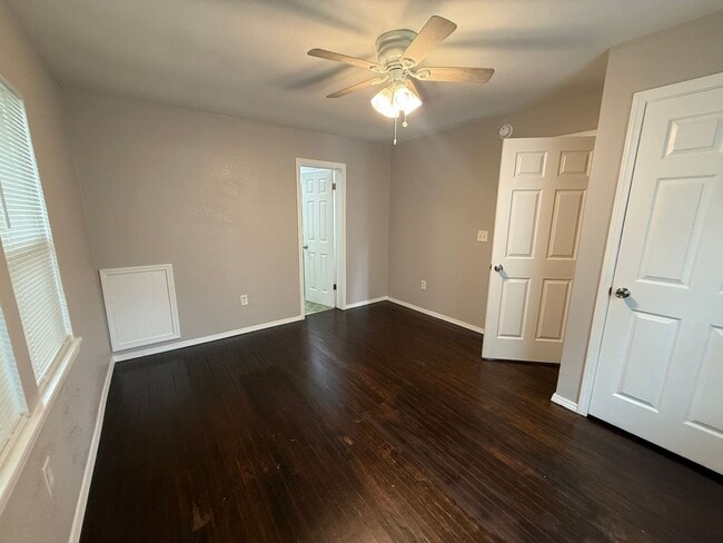 Building Photo - Tulsa: 3 bedroom house On A Private Road