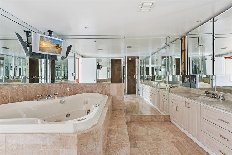 Building Photo - 3 Grove Isle Dr