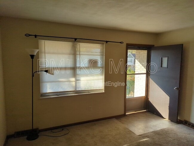 Building Photo - 526 E Walnut St