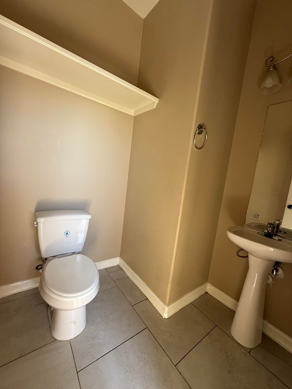 Building Photo - 2713 E Eisenhower Ave