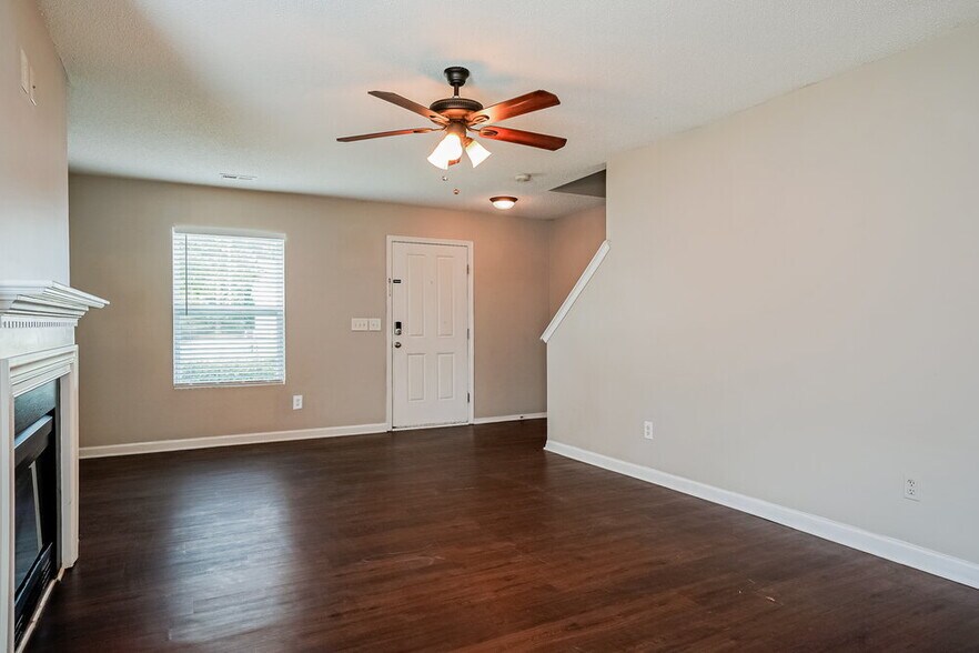 Building Photo - 3052 Van Dorn Rd
