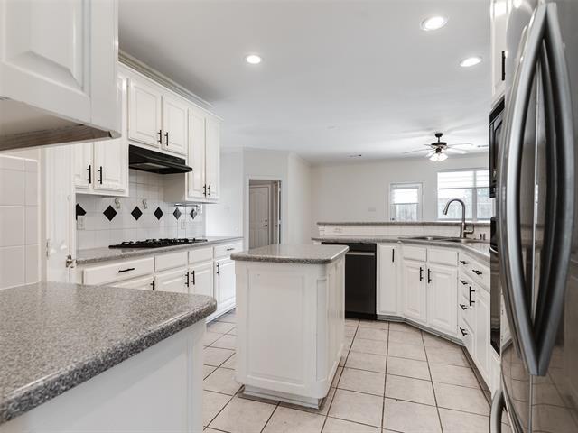 Building Photo - 5601 Glenview Ln