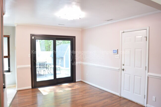 Building Photo - 826 Maywood Cir