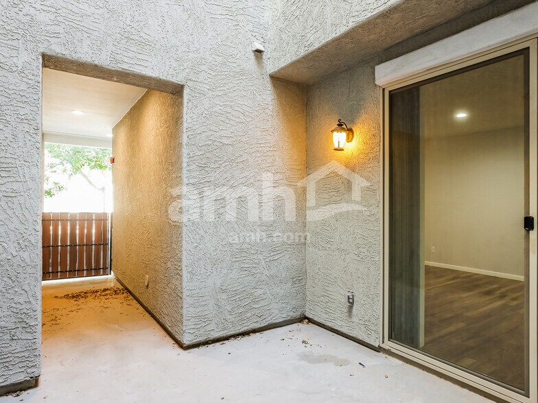 Building Photo - 20709 W Stone Hill Rd