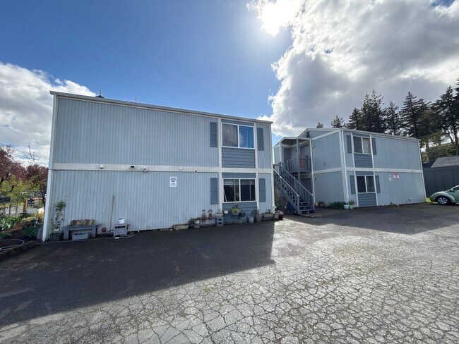 Building Photo - 2683 12th Pl SE