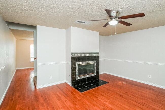 Building Photo - 1808 Rose Cir