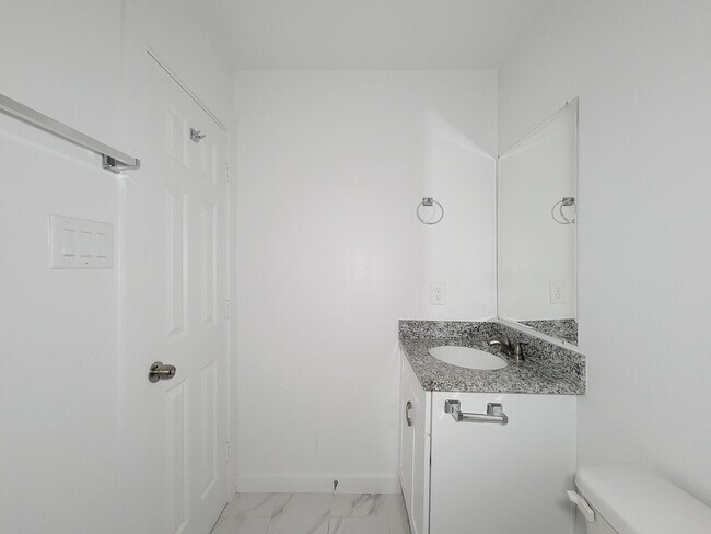 Building Photo - 8122 Sterlingshire St