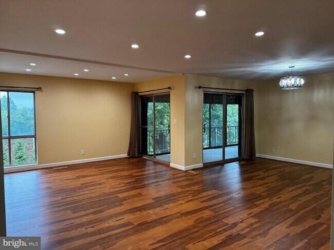 Building Photo - 12 Stonehenge Cir