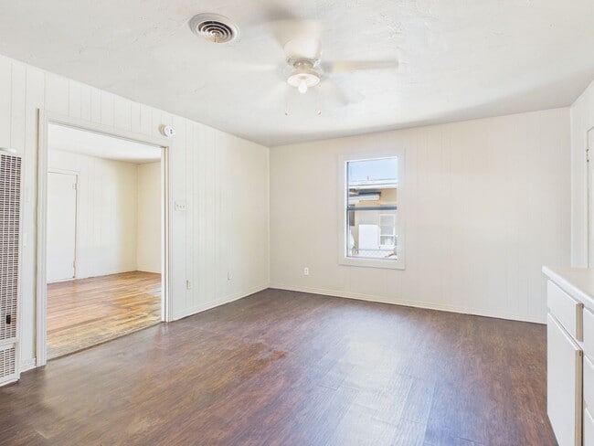Building Photo - 106 N Virginia St