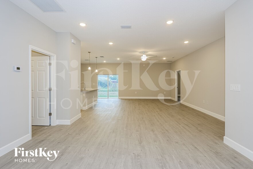 Building Photo - 717 Garvey Rd