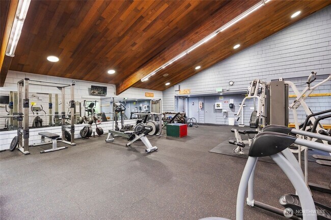 Building Photo - Resort Living at home!