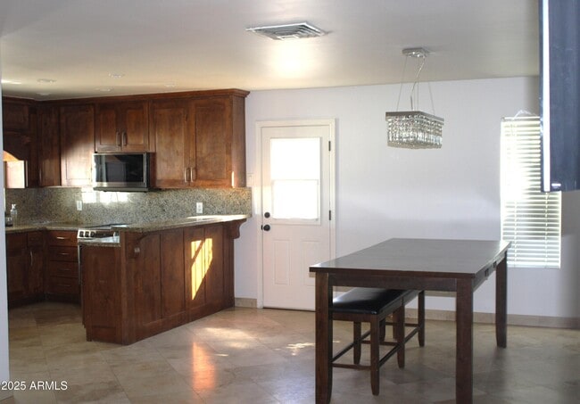 Building Photo - 4046 E Hidalgo Ave