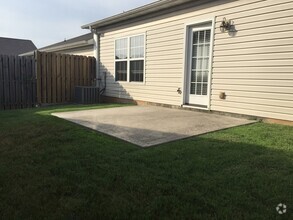 Building Photo - 2 bed, 2 bath, 2 car garage, ranch style t...