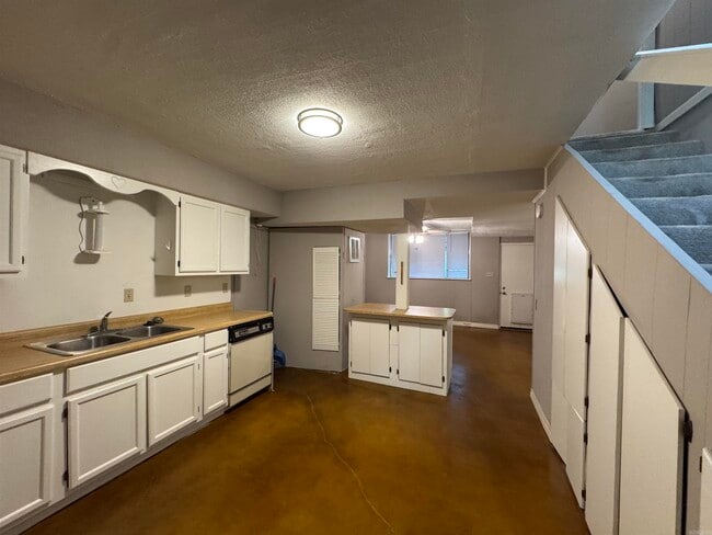 Building Photo - 2105 Wright Ave