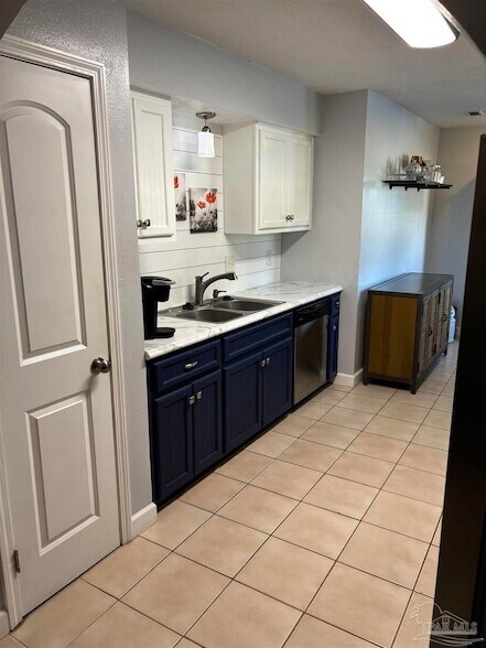 Building Photo - 2644 Venetian Way