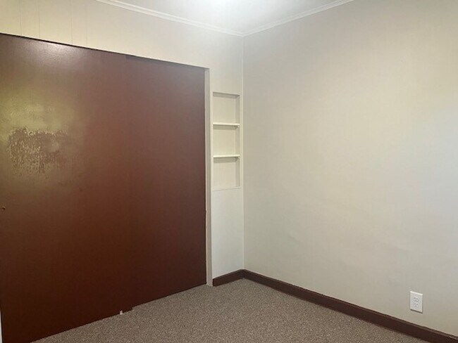 Building Photo - Updated 3 Bedroom - 1 Bath House in Twin L...