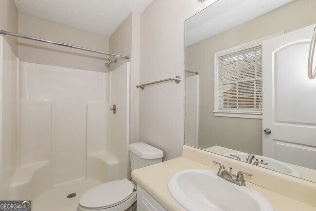 Building Photo - 583 Lakeridge Cir SE