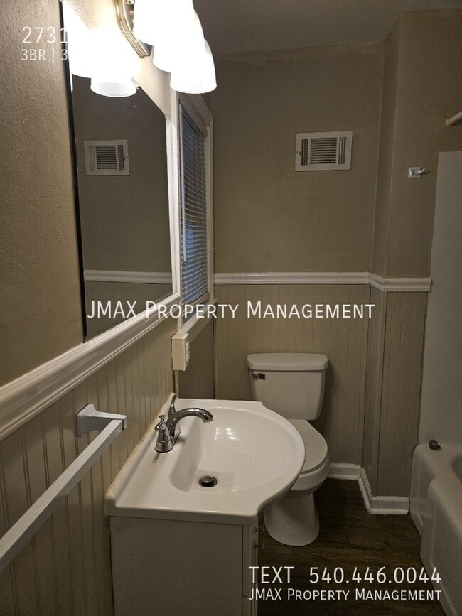 Building Photo - 2731 Cove Rd