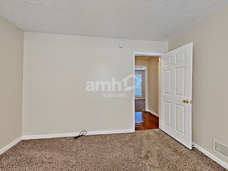 Building Photo - 5088 Memory Ln