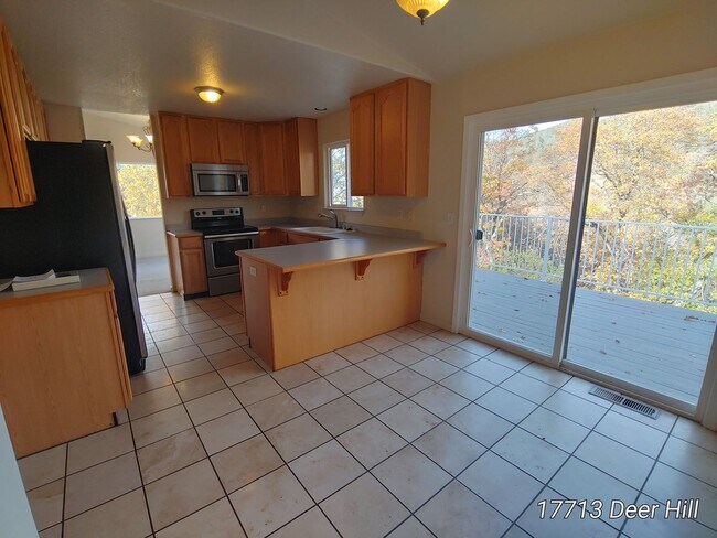 Building Photo - Hidden Valley Lake Rental- PGE included