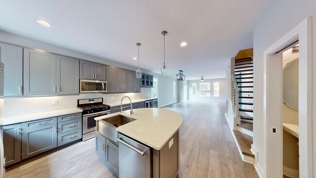 Building Photo - 208 Walnut Ave