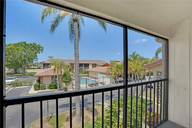 Building Photo - 2415 Bayshore Gardens Pkwy